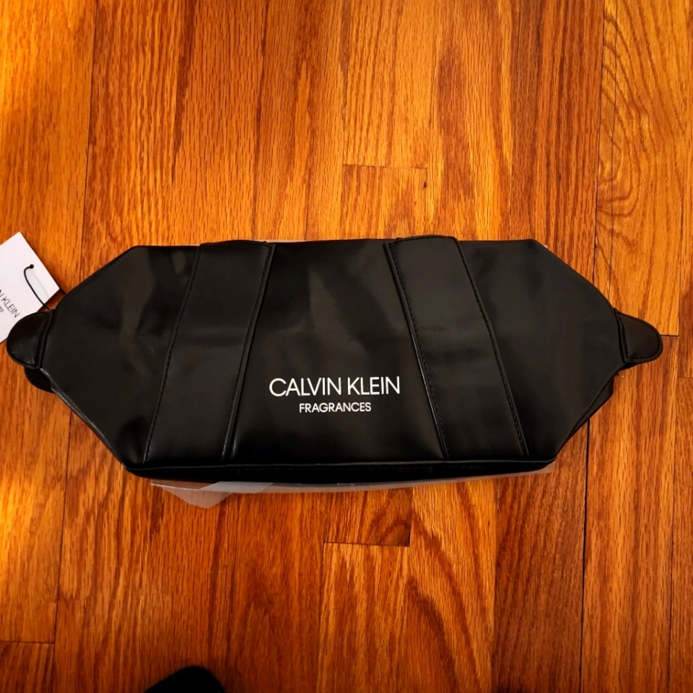Calvin Klein Toiletry Bag Leather